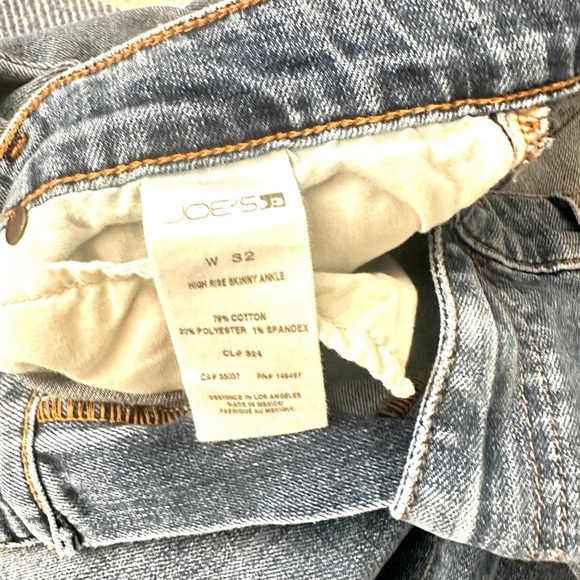 Joe's Jeans Medium Blue Cropped Denim - Picture 3 of 3